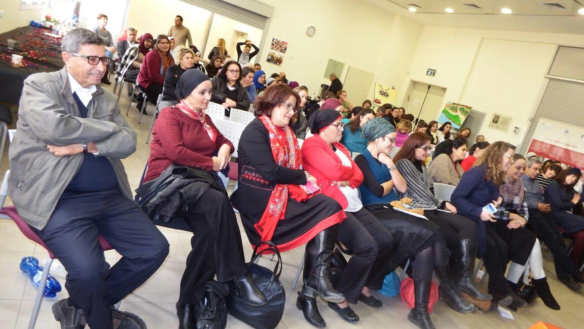 אחד הדיונים במהלך יום העיון בבאר שבע, בהשתתפות אנשי רווחה (צילום: צבי תקשורת)